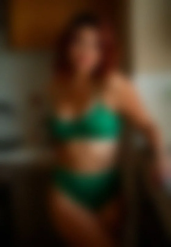 Renata, 25