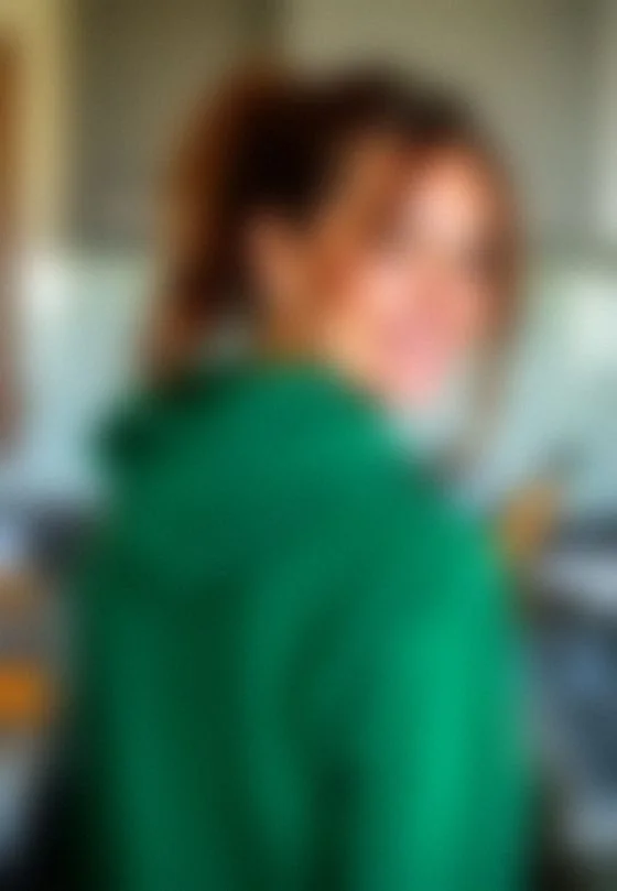 Renata, 41